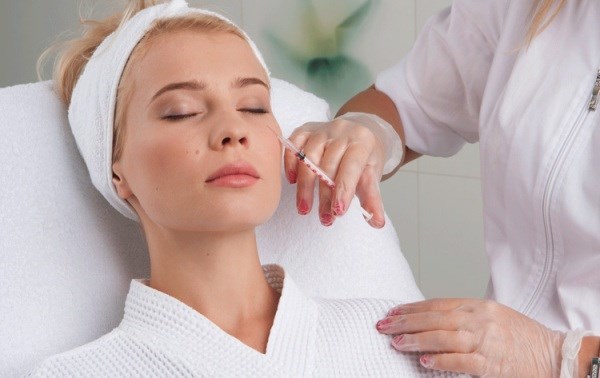 Relatox atau Botox - yang mana lebih baik? Perbandingan Suntikan Suntikan Kecantikan