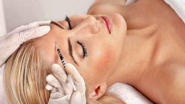 Relatox atau Botox - yang mana lebih baik? Perbandingan Suntikan Suntikan Kecantikan