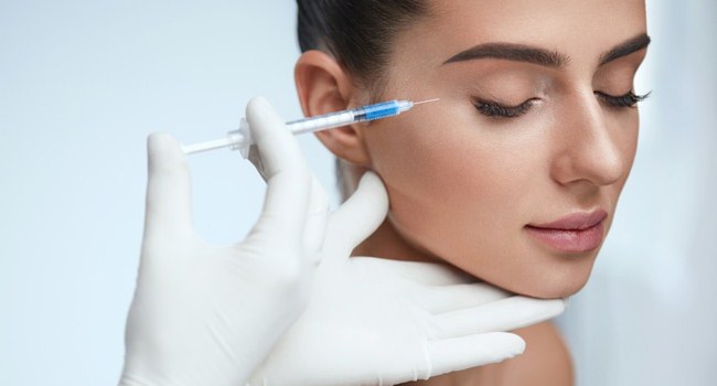 Tiêm axit hyaluronic cho mặt (môi, dưới mắt, trán). Ảnh trước và sau
