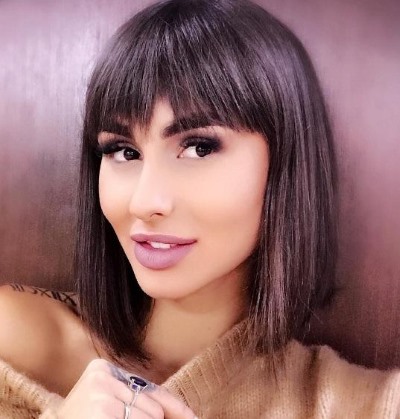 ليرا فروست. صور قبل وبعد عمليات تجميل الانف والشفاه والصدر