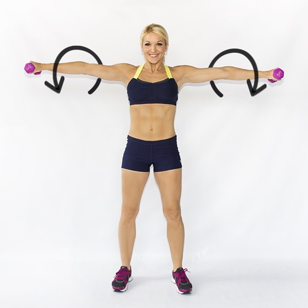 Latihan dengan dumbbells untuk wanita, gadis untuk punggung, lengan, otot dada, punggung, abs, di rumah untuk pemula