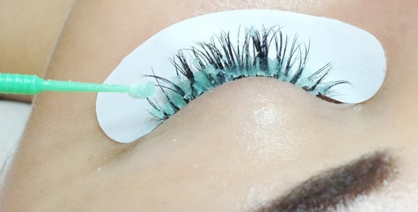Cách tẩy lông mi dài tại nhà nhanh chóng mà không gây hại: dầu, kem, thuốc tẩy lông mi, tẩy lông mi