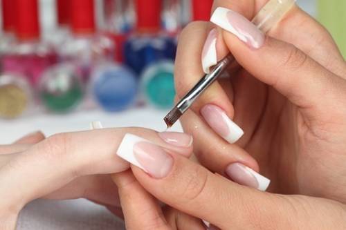 Làm thế nào để tăng cường móng tay của bạn tại nhà. Các sản phẩm và công thức tốt nhất: sơn bóng sinh học, bột acrylic, bazơ, iốt, muối