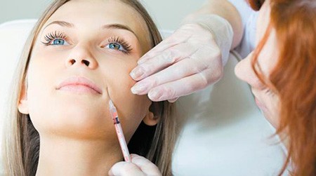 Nâng môi bằng axit hyaluronic. Hình ảnh trước và sau khi làm thủ thuật, đánh giá. Tiêm bao nhiêu tiền