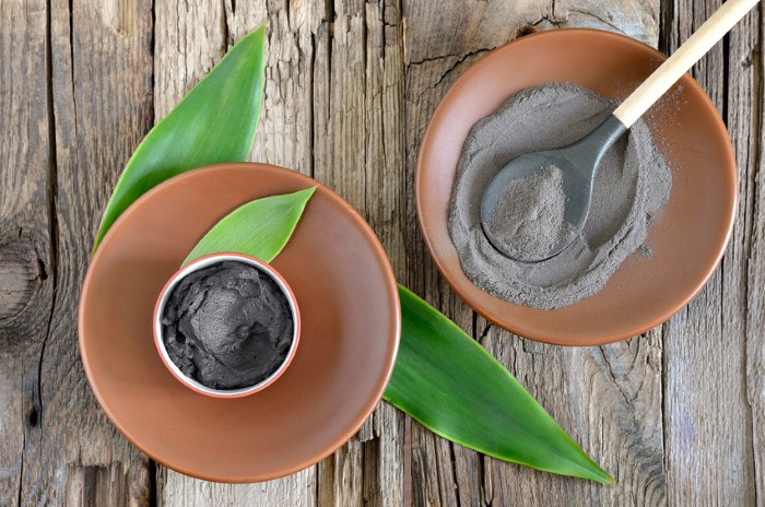 Mặt nạ than và gelatin trị mụn đầu đen. Công thức, đánh giá