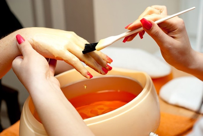 Parafina. Para que é usada a parafina para mãos, pés e rosto? Cosmeticamente líquido, parafina fria, banhos