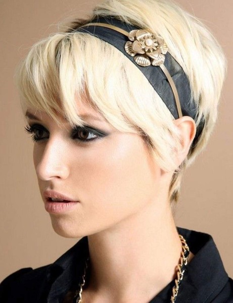 Cắt tóc pixie cho tóc ngắn và trung bình cho nữ. Ảnh, chế độ xem mặt trước và mặt sau, sơ đồ cách cắt, người phù hợp