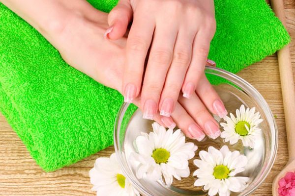 Móng tay bị bong tróc. Làm gì ở nhà. Nguyên nhân và cách điều trị các bài thuốc dân gian ở người lớn và trẻ em