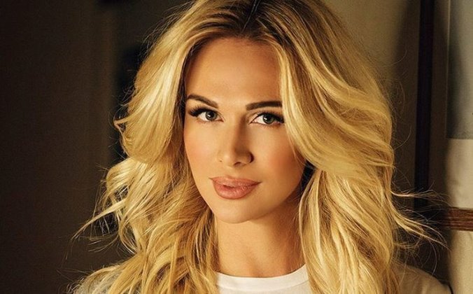 Victoria Lopyreva. Hình ảnh trước và sau khi phẫu thuật thẩm mỹ, quá trình trưởng thành, tiểu sử, đời sống cá nhân, Basque, Instragram
