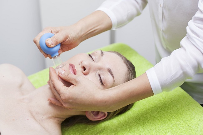 Massage mặt bằng cốc - cách massage chân không đúng cách