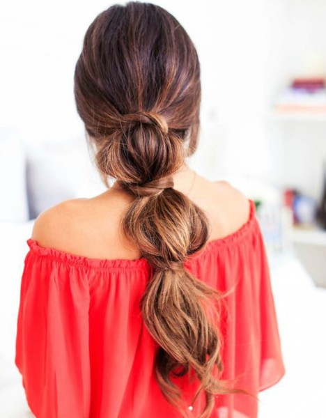 Gaya rambut yang paling bergaya dan cantik untuk rambut panjang. Arahan mengenai cara membuat gaya rambut malam yang sederhana, mudah. Gambar
