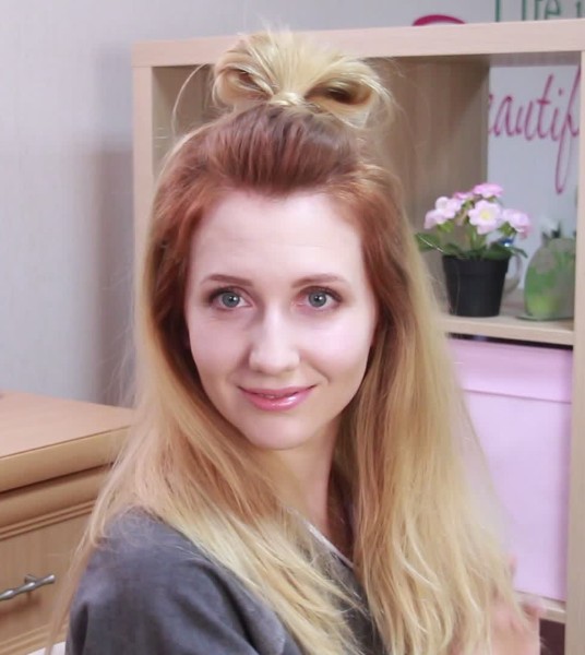 Gaya rambut yang paling bergaya dan cantik untuk rambut panjang. Arahan mengenai cara membuat gaya rambut malam yang sederhana, mudah. Gambar