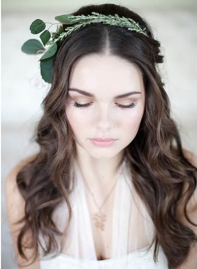 Gaya rambut yang paling bergaya dan cantik untuk rambut panjang. Arahan mengenai cara membuat gaya rambut malam yang sederhana, mudah. Gambar