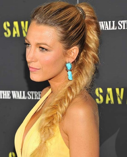 Gaya rambut yang paling bergaya dan cantik untuk rambut panjang. Arahan mengenai cara membuat gaya rambut malam yang sederhana, mudah. Gambar