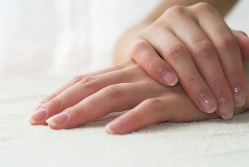 Các móng tay trên bàn tay được gấp lại. Nguyên nhân và cách điều trị bằng các bài thuốc dân gian, thuốc chữa bệnh tại nhà ở trẻ em và người lớn