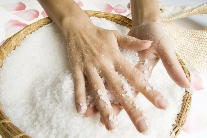 Các móng tay trên bàn tay được gấp lại. Nguyên nhân và cách điều trị bằng các bài thuốc dân gian, thuốc chữa bệnh tại nhà ở trẻ em và người lớn