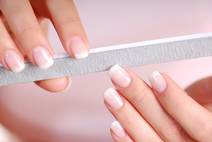 Các móng tay trên bàn tay được gấp lại. Nguyên nhân và cách điều trị bằng các bài thuốc dân gian, thuốc chữa bệnh tại nhà ở trẻ em và người lớn