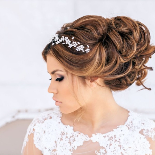 Penteados para cabelos longos passo a passo. Foto de lindos cortes de cabelo simples com e sem franja, noite e casamento