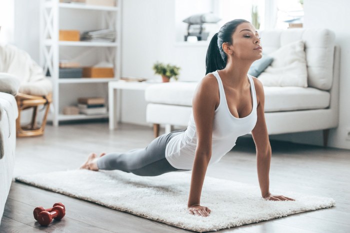 Cách bơm cơ bụng nhanh chóng cho bạn gái tại nhà. Nội quy, bài tập, chương trình đào tạo