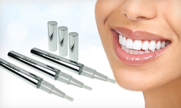 Como clarear os dentes em casa sem agredir o esmalte rapidamente por causa do amarelecimento. Produtos e receitas populares