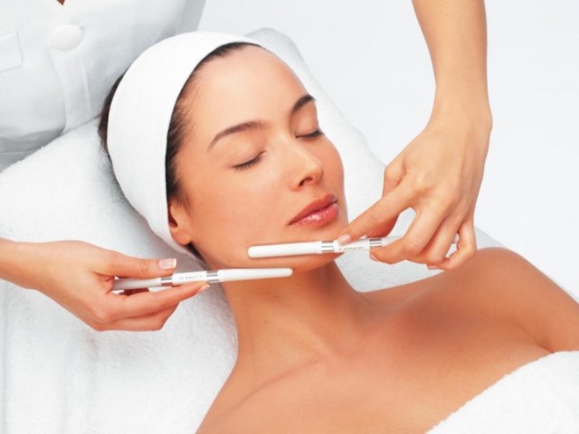 Massage mặt chống nhăn cho da sau 30, 40, 50 tuổi. Cách tự làm tại nhà