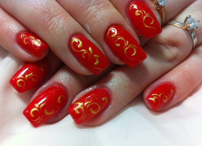 Monogramas passo a passo nas unhas. Desenho, como desenhar gel com verniz, pontos, esquema para iniciantes. Uma foto
