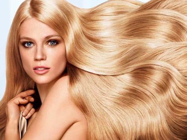 Tons louros, toda a paleta de cores: tons frios, quentes, cinzas, caramelo no ombre, shatush, balayazh