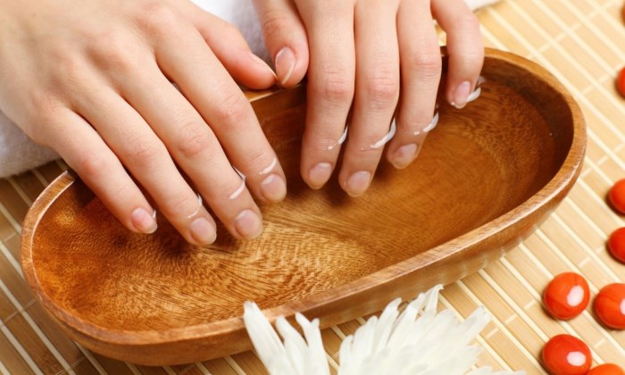 Móng tay bị bong tróc. Làm gì ở nhà. Nguyên nhân và cách điều trị các bài thuốc dân gian ở người lớn và trẻ em