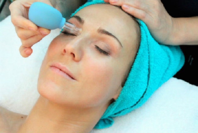 Massage mặt bằng cốc - cách massage chân không đúng cách