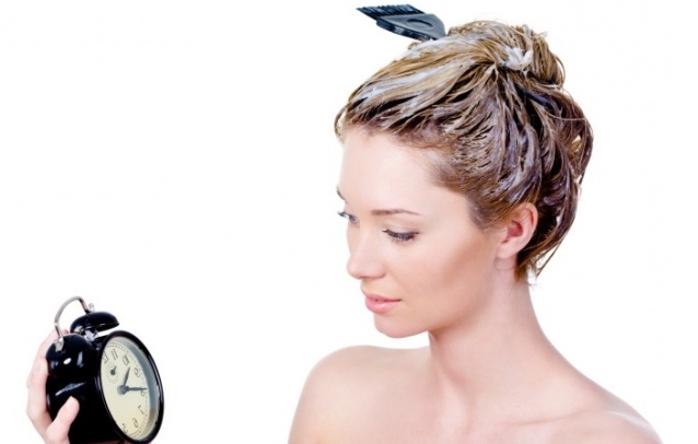 Cara meringankan rambut di rumah dengan cepat dan tanpa bahaya dengan ubat profesional dan resipi rakyat