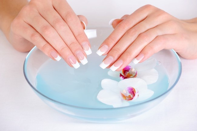 Móng tay bị bong tróc. Làm gì ở nhà. Nguyên nhân và cách điều trị các bài thuốc dân gian ở người lớn và trẻ em