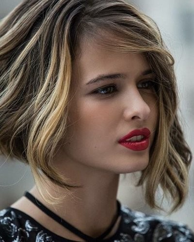 Шишање Боб на средњој коси - опције, нове ставке 2020, фотографије, предњи и задњи поглед