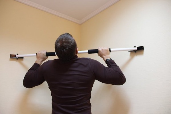 Cách học kéo xà ngang từ đầu tại nhà
