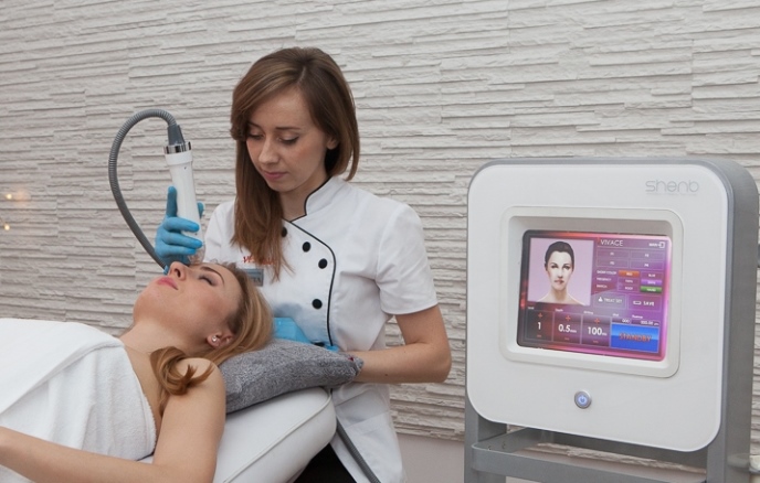 الميزوثيرابي للشعر - ما هو في التجميل ، كيف يتم ذلك ، ما هي الأدوية المستخدمة. الصور والاستعراضات