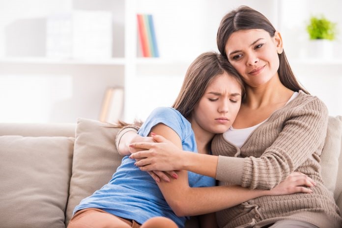 Tại sao tóc trên đầu phụ nữ lại rụng - nguyên nhân do đâu, phải làm sao, cách điều trị. Công thức dân gian trị rụng tóc, đắp mặt nạ
