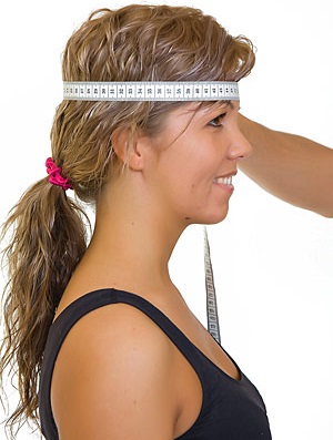 Penteado grego para cabelos longos com curativo. Instruções passo a passo com foto