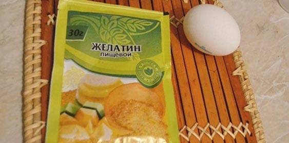 Mặt nạ mọc tóc với mù tạt. Công thức nấu ăn với đường, mật ong, dầu ngưu bàng