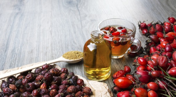 Dầu tầm xuân cho mặt chống lại các nếp nhăn và các đốm đồi mồi. Lợi ích và quy tắc sử dụng