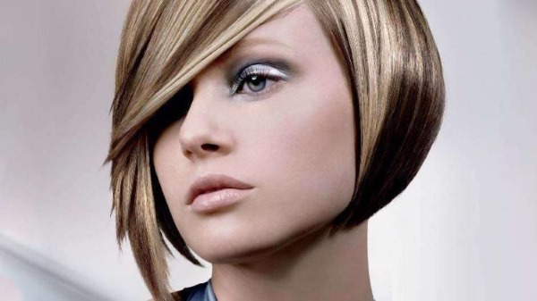 Những kiểu tóc thời trang cho khuôn mặt tròn. Tạo kiểu cho mỗi ngày và lễ kỷ niệm. Ảnh và mẹo từ các nhà tạo mẫu
