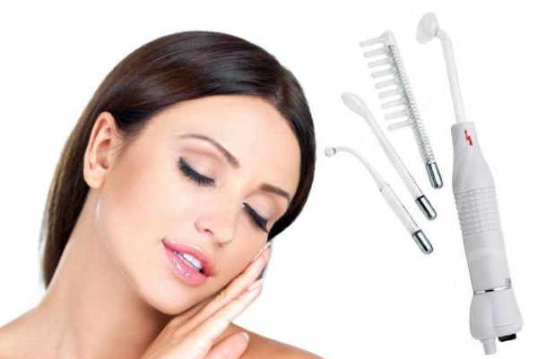 Phải làm gì nếu tóc dầu ở chân tóc và nhiều gàu, khô ở ngọn tóc, rụng - lý do. Làm thế nào để đối phó - lời khuyên từ một nhà trichologist
