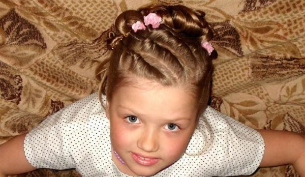 Hermosos peinados con cabello corto para niñas a la escuela, jardín de infantes, simples en 5 minutos, trenzas, instrucciones con fotos.
