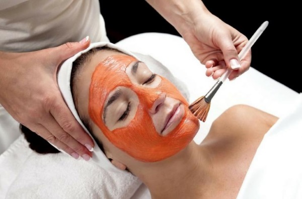 Mascarillas faciales con aceite de oliva. Las mejores recetas con miel, huevo, limón, aceite para arrugas, sequedad y descamación