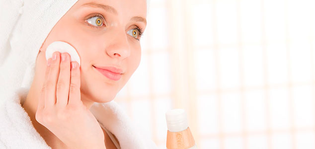 Các loại mặt nạ làm sạch da mặt. Công thức về cách áp dụng cho mụn đầu đen và mụn trứng cá, bong vảy, nếp nhăn, thu hẹp lỗ chân lông, đốm đồi mồi