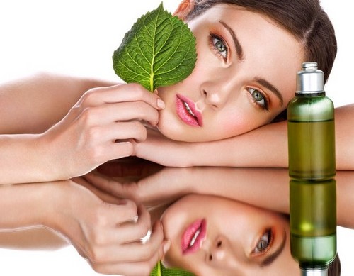 Mặt nạ trị bệnh rosacea trên mặt tại nhà. Công thức dưỡng ẩm, chữa bệnh với ascorutin, giấm táo, trà xanh, đất sét, mật ong, dầu