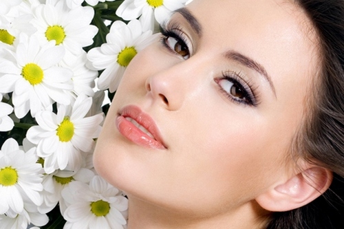 Mặt nạ trị bệnh rosacea trên mặt tại nhà. Công thức dưỡng ẩm, chữa bệnh với ascorutin, giấm táo, trà xanh, đất sét, mật ong, dầu
