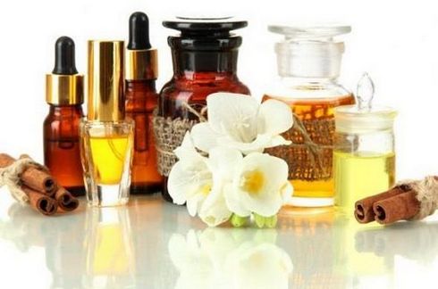 Mặt nạ trị bệnh rosacea trên mặt tại nhà. Công thức dưỡng ẩm, chữa bệnh với ascorutin, giấm táo, trà xanh, đất sét, mật ong, dầu