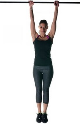 Latihan untuk melangsingkan lengan dan bahu untuk wanita dengan dan tanpa dumbbell, dengan foto dan video