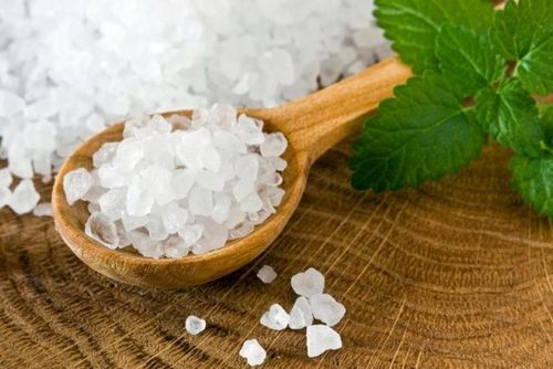Tóc dầu ở chân tóc và dọc theo toàn bộ chiều dài, khô ở ngọn tóc và rụng. Nguyên nhân và điều trị: dầu gội, mặt nạ, dầu, dầu dưỡng