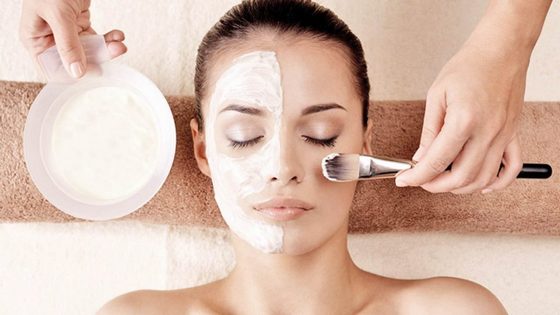 Tự massage mặt tại nhà. Đào tạo, kỹ thuật tiến hành từng bước với ảnh