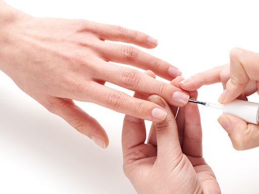 Sơn lót móng tay là gì và nó dùng để làm gì, đối với sơn gel, shellac, không chứa axit. Làm thế nào để sử dụng nó